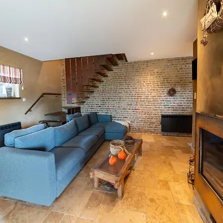 Bertrix Charming 2-bedroom 度假居