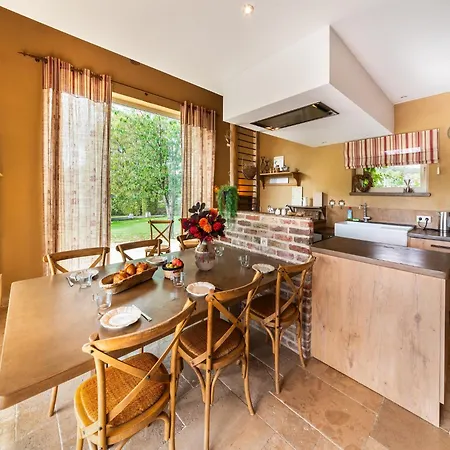 Bertrix Charming 2-bedroom 度假居 *