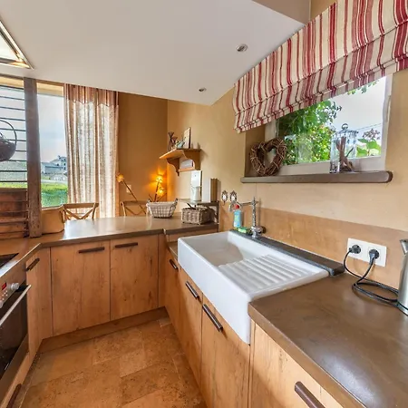 Bertrix Charming 2-bedroom 度假居