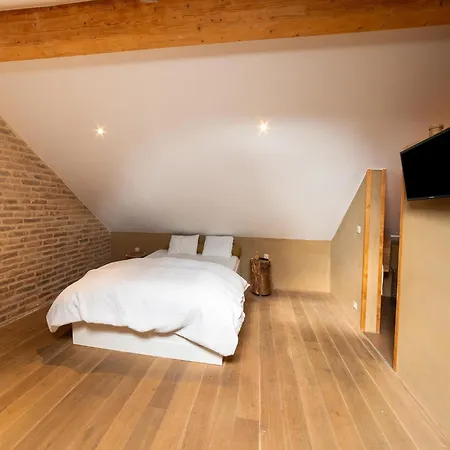 Bertrix Charming 2-bedroom 度假居